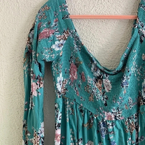 Torrid Green Floral Smocked Off Shoulder Wise SleeveTop Size 1X - Picture 3 of 6